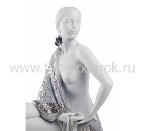 Статуэтка "Девушка с шалью" Lladro 01008673