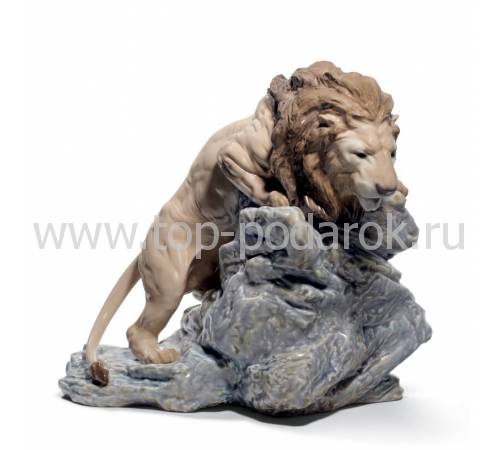 Статуэтка "Притаившийся лев" Lladro 01008656