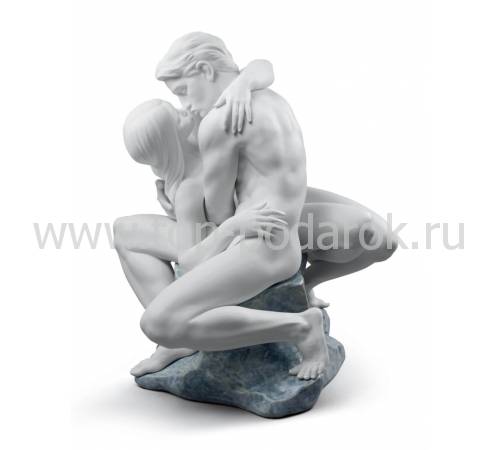 Статуэтка "Страстный поцелуй" Lladro 01008727