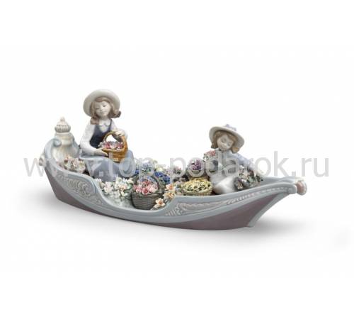 Статуэтка "Цветочницы в лодке" Lladro 01009203