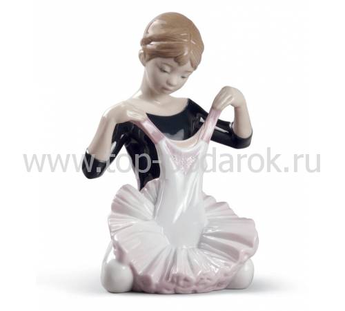 Статуэтка "Платье для дебюта" Lladro 01008771
